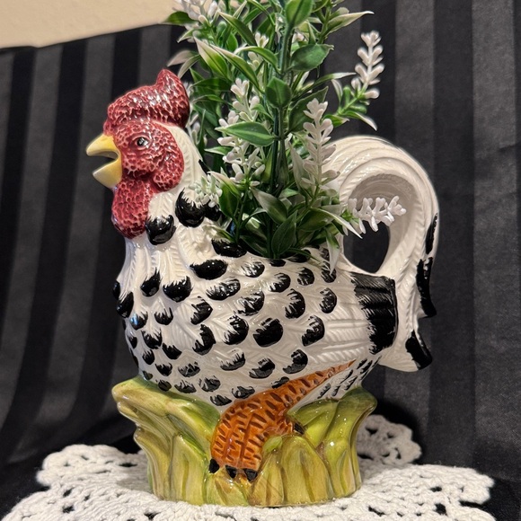Realistic Looking Vintage Ceramic Rooster Creamer or Planter - Picture 3 of 16